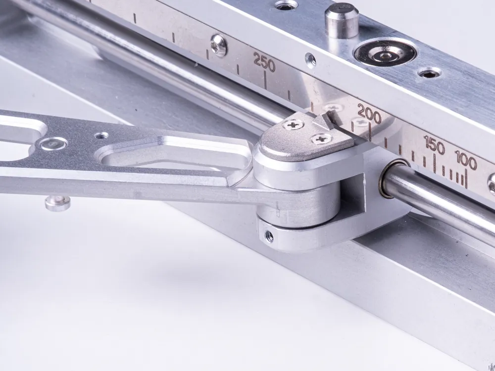 Millimetre scale on the Flexible Print Support rail for repeatable setup
