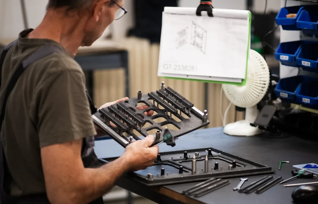 Hand assembly and fit-up of a fixture at the GrifTools bench